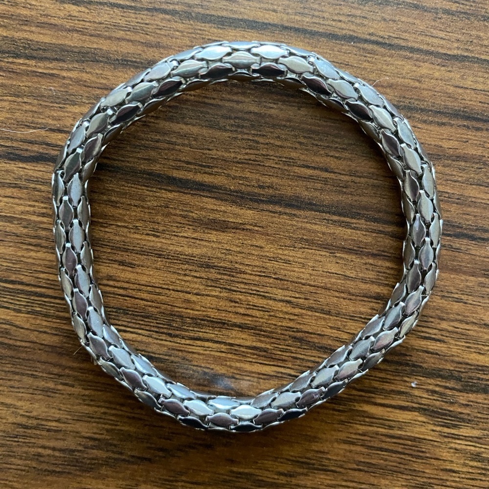 Bracelet Silver Tone Snake Scale Skin Stretch